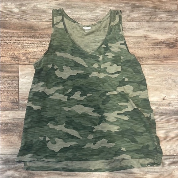 Old Navy Tank Top Size Large Green Camo V Neck With Pocket - Picture 1 of 3